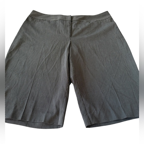 Ava NEW Woman’s Black Pinstripe skimmer Pants  back button pockets faux 16 - Picture 2 of 10